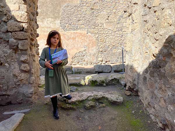 bambina a Pompei