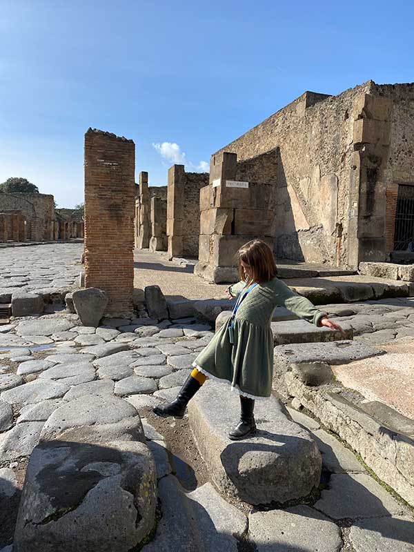 bambina a pompei