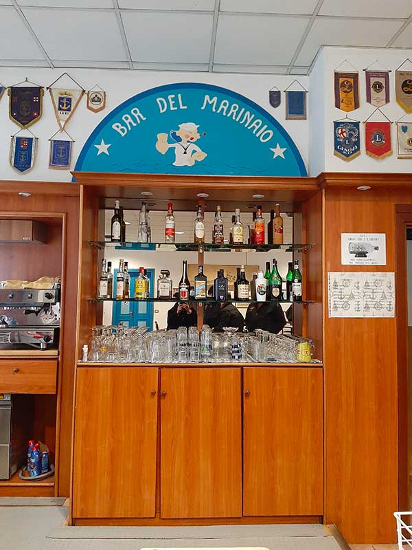 bar