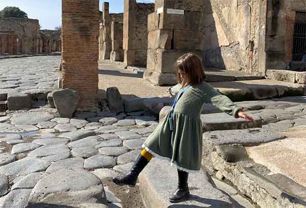 bambina a pompei