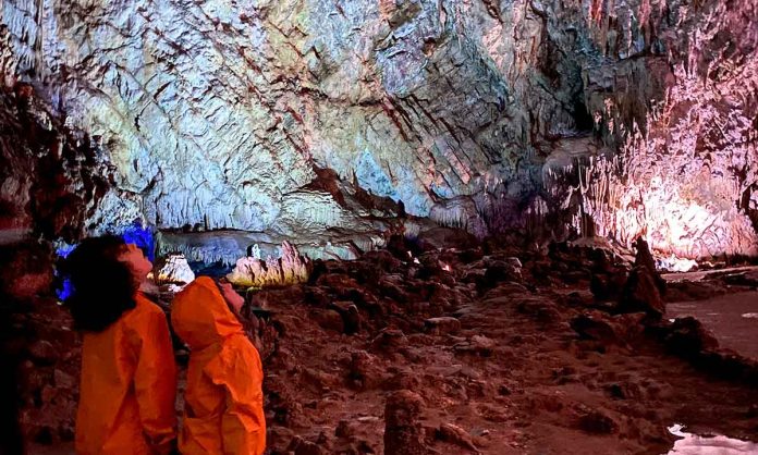 bambini grotte pertosa