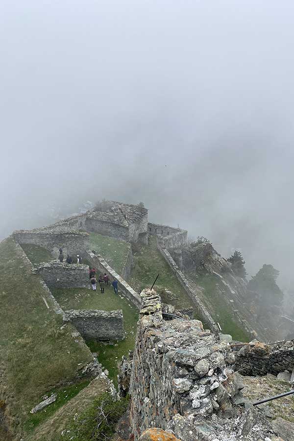 forte di fenestrelle con la nebbia