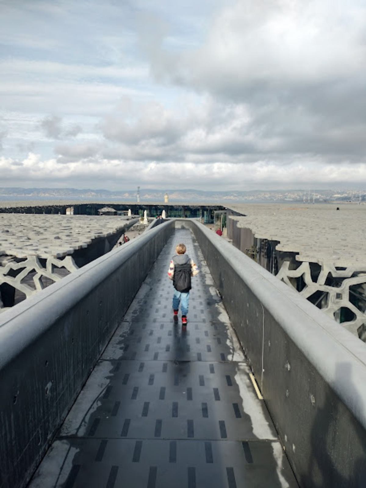 camminamento mucem bambino