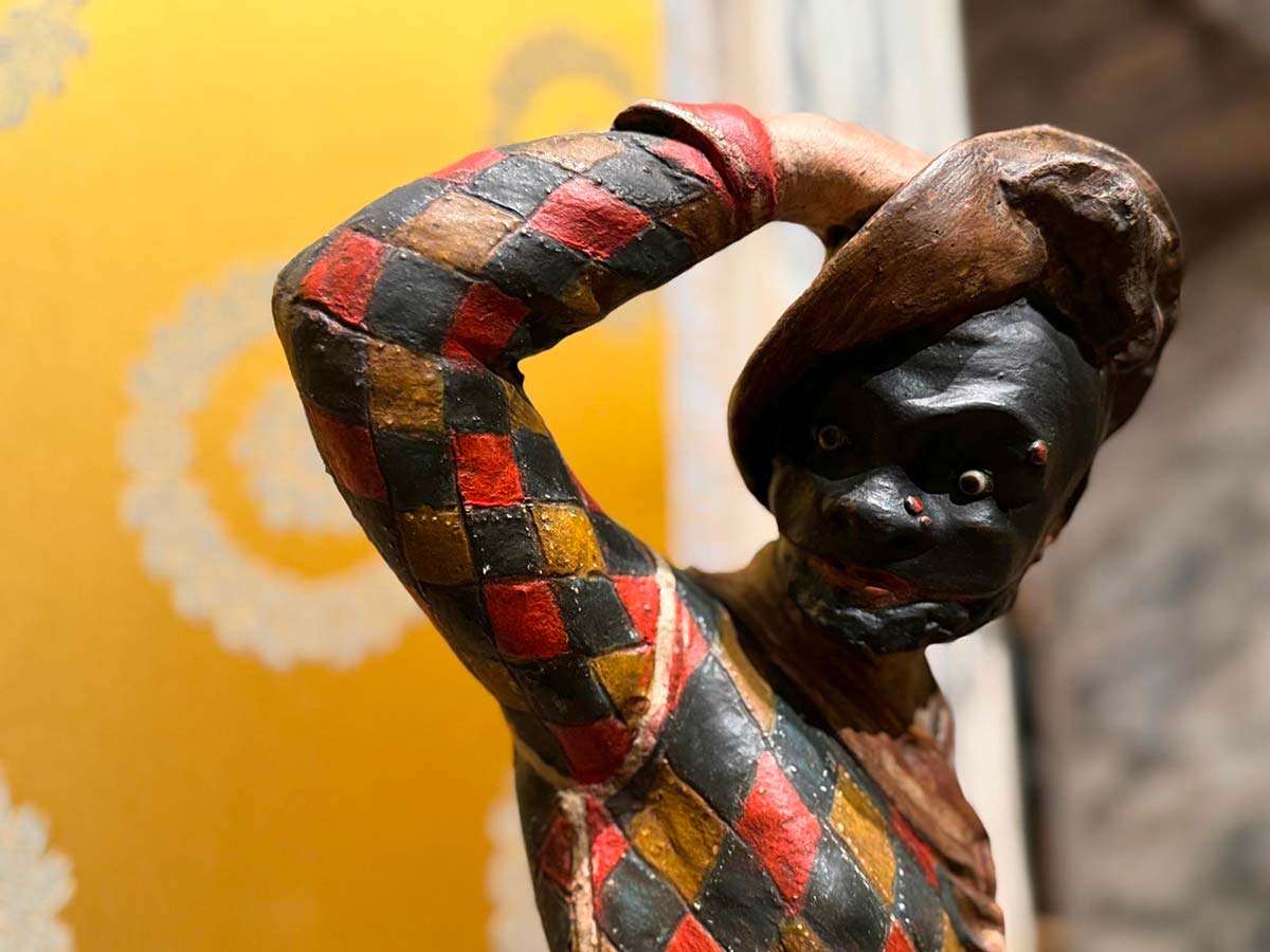 Arlecchino statua esposta al Museo teatro alla Scala