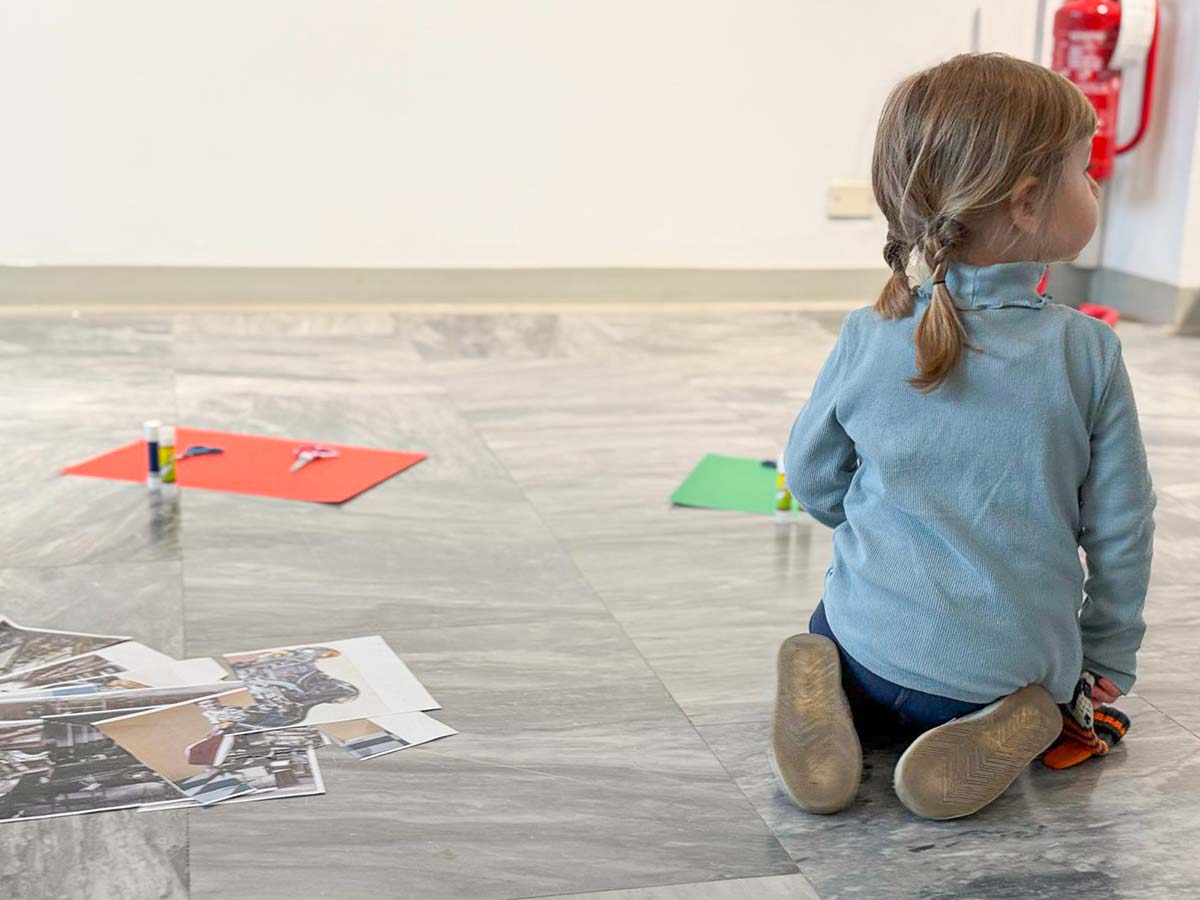 bambina lavoratorio al centro storico fiat Torino